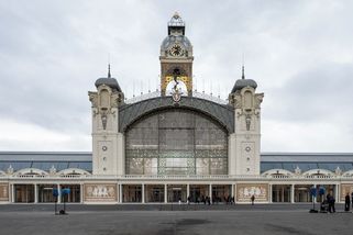 Rána po požáru se zacelila. Dostavba Průmyslového paláce stále tři miliardy